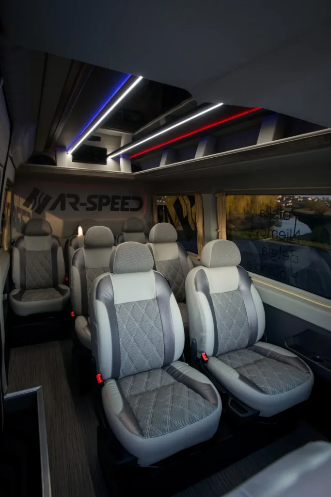 Busy do Holandii z adresu na adres